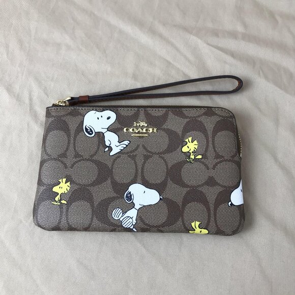 Coach Handbags - Coach X Peanuts Corner Zip Wristlet Wallet With Snoopy & Woodstock